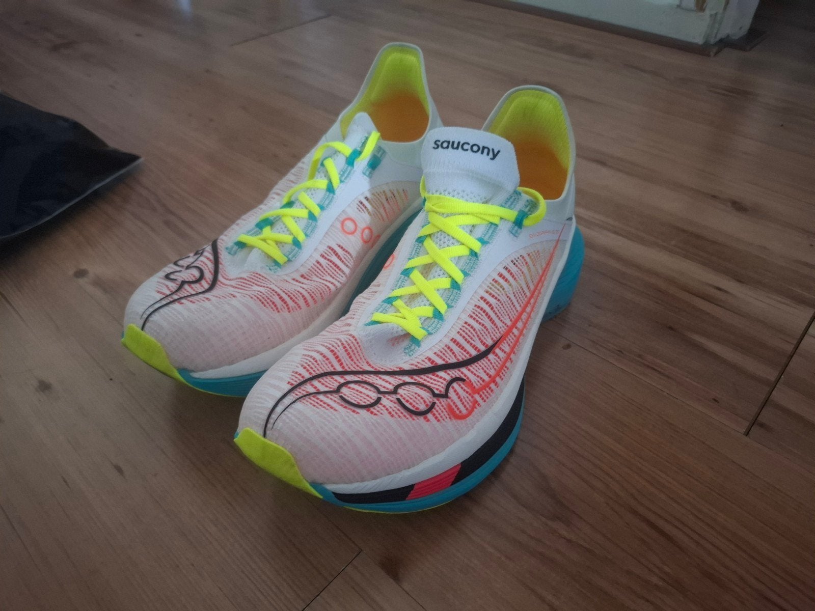 Saucony Endorphin Elite 2 - Maat 44.5, Sport en Fitness, Hardloopschoenen, Zo goed als nieuw, Hardlopen, Saucony