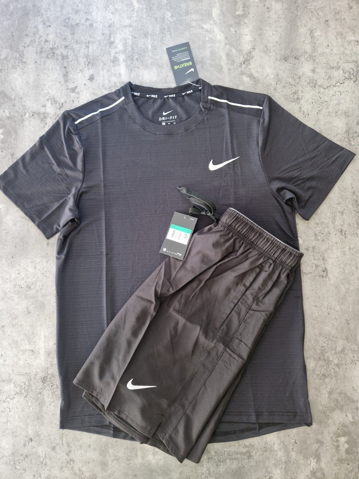 Nike Dri-FIT Sportset (T-shirt & Korte Broek) - Maat XL (val, Maat 52/54 (L), Fitness, Zwart, Nike