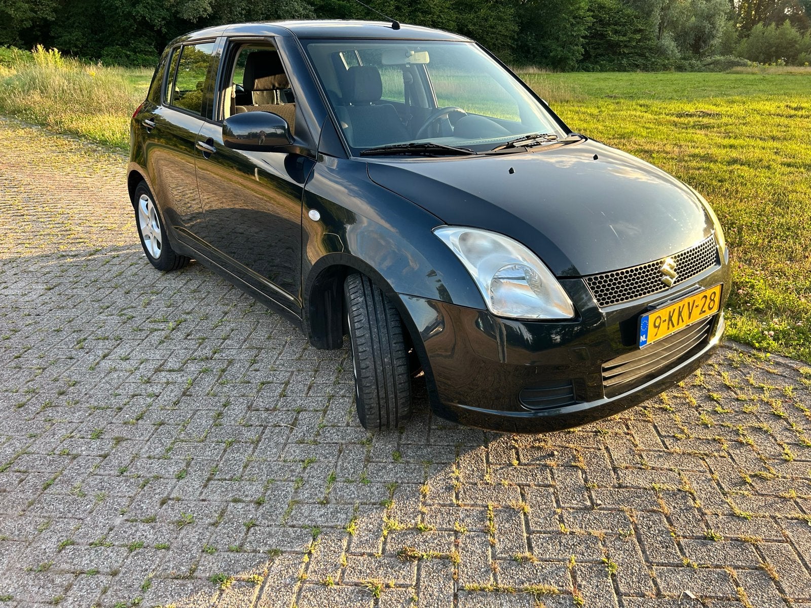 Suzuki Swift 1.3 5D 2006 Zwart. Nieuwe APK, Auto's, Suzuki, Voorwielaandrijving, Stof, 40 €/maand, Zwart