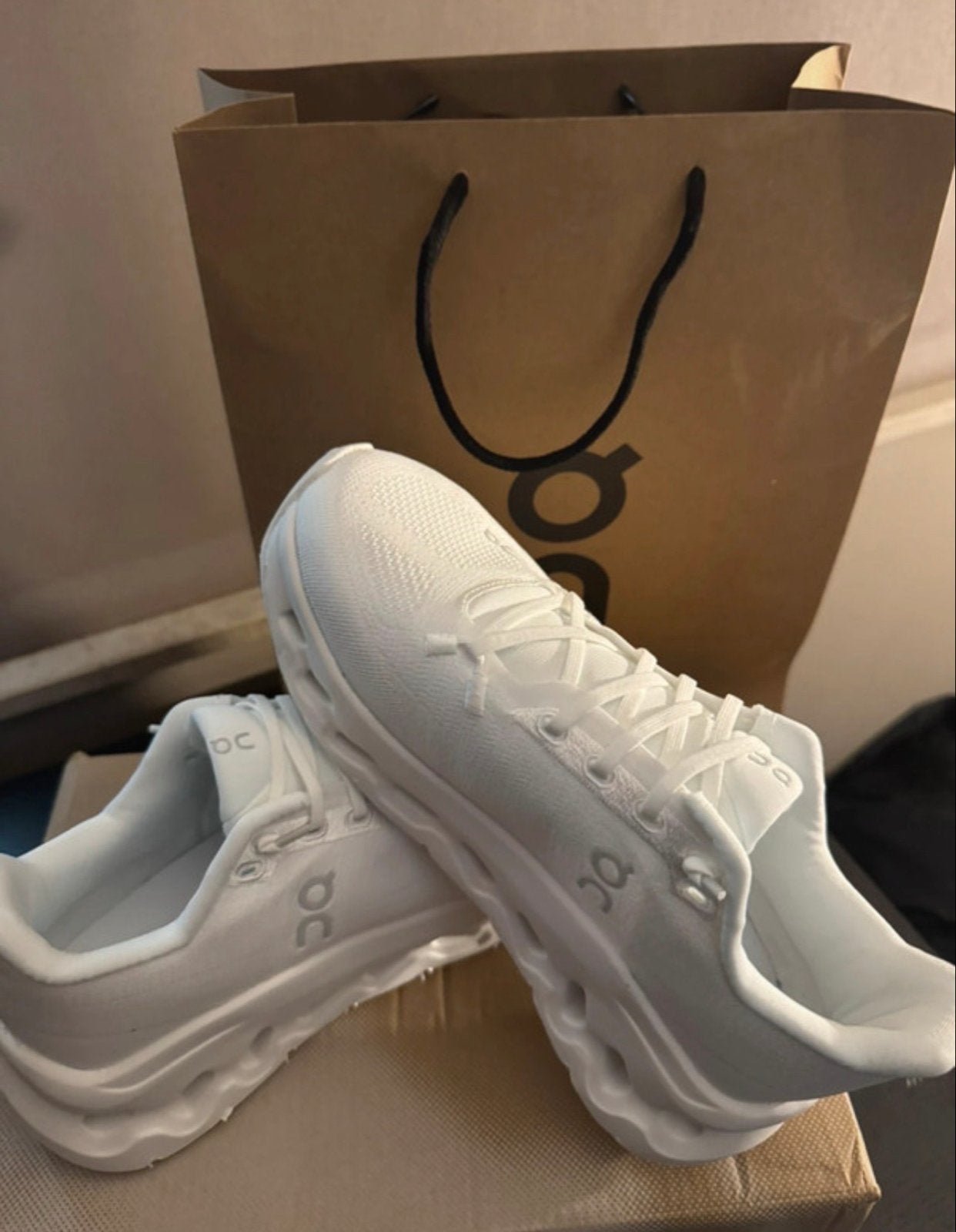 OnCloud Dames Schoenen Maat 37 - Te Klein, Kleding | Dames, Schoenen, Verzenden, Zo goed als nieuw, Wit, Sportschoenen
