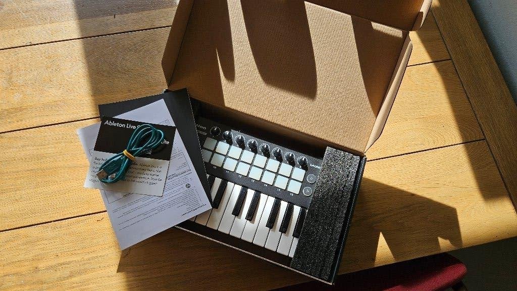 Foto 5 van Novation Launchkey Mini MK2 - MIDI-keyboard