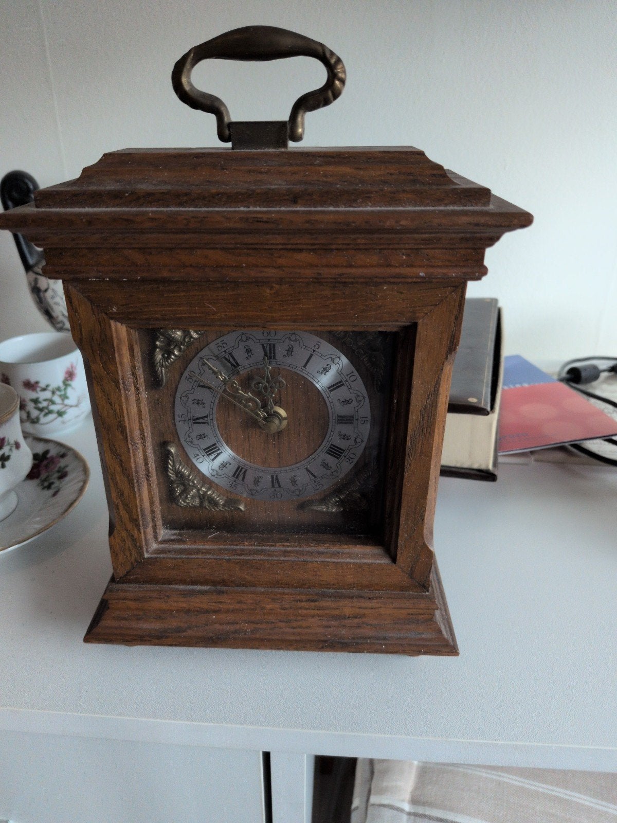 Antieke houten tafelklok met Romeinse cijfers, Antiek en Kunst, Ophalen of Verzenden