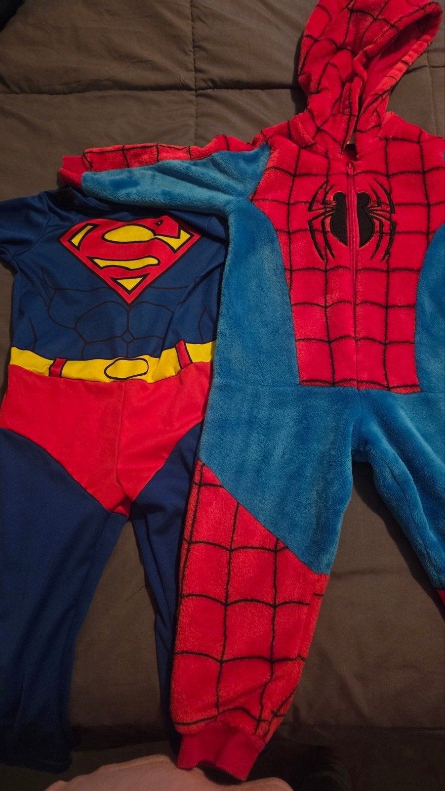 Spiderman en Superman pakje maat 98, Ophalen, Gebruikt, Jongen, Setje