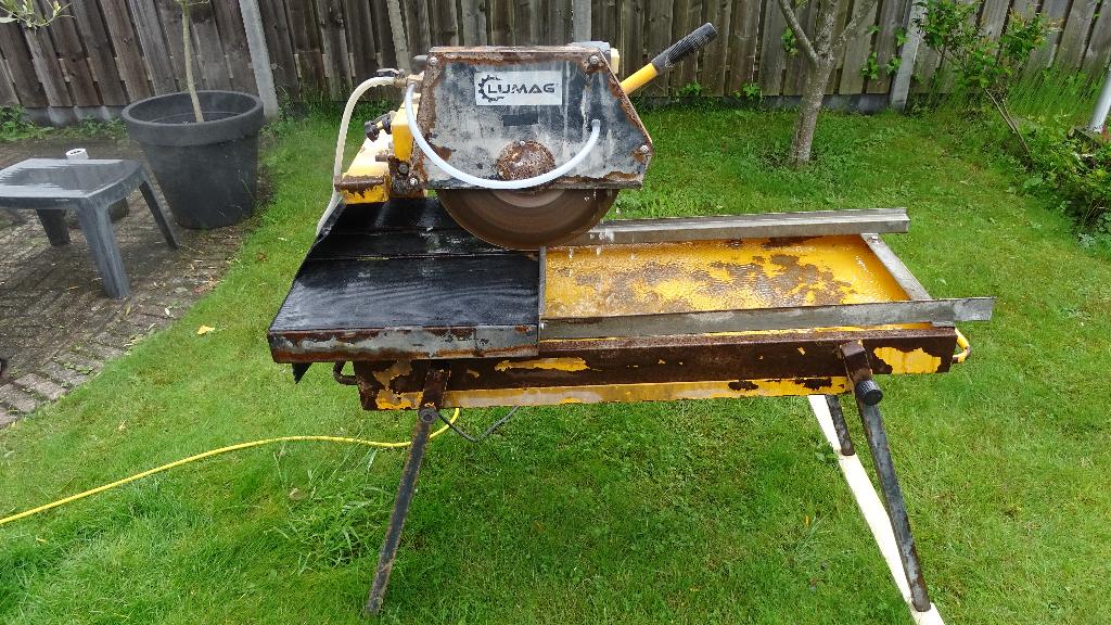 LUMAG STM 350-800 Tegelzaagmachine tafel met waterkoeling., Doe-het-zelf en Verbouw, Gereedschap | Zaagmachines, Gebruikt, 70 mm of meer
