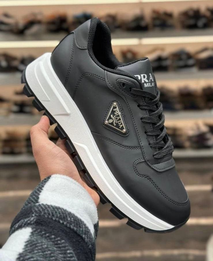 Prada schoenen!, Ophalen of Verzenden, Nieuw, Zwart, Sneakers of Gympen