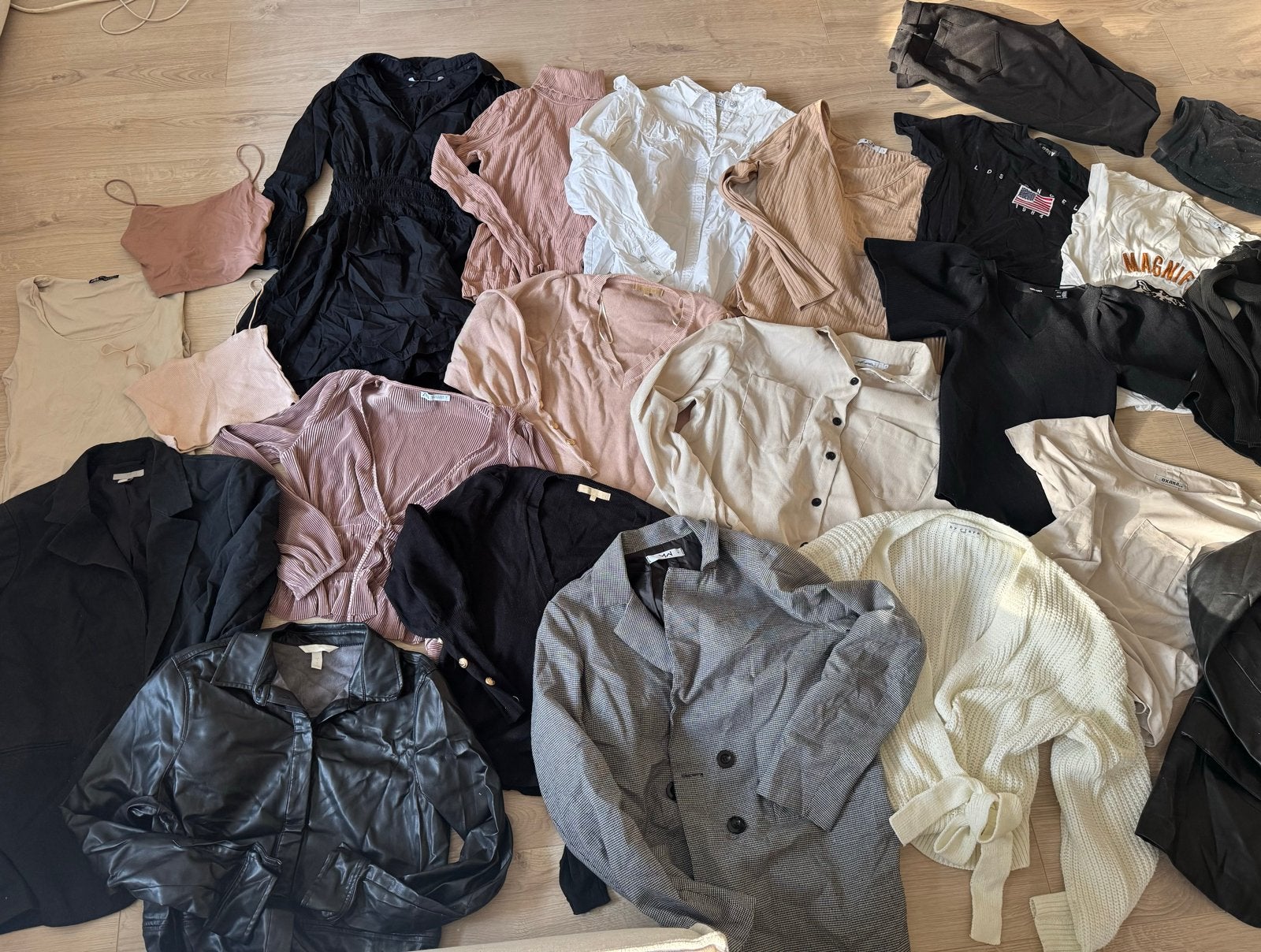 Kledingbundel 25 stuk maat S: tops, jurken, blazers, broeken, Ophalen, Zo goed als nieuw, Maat 36 (S)