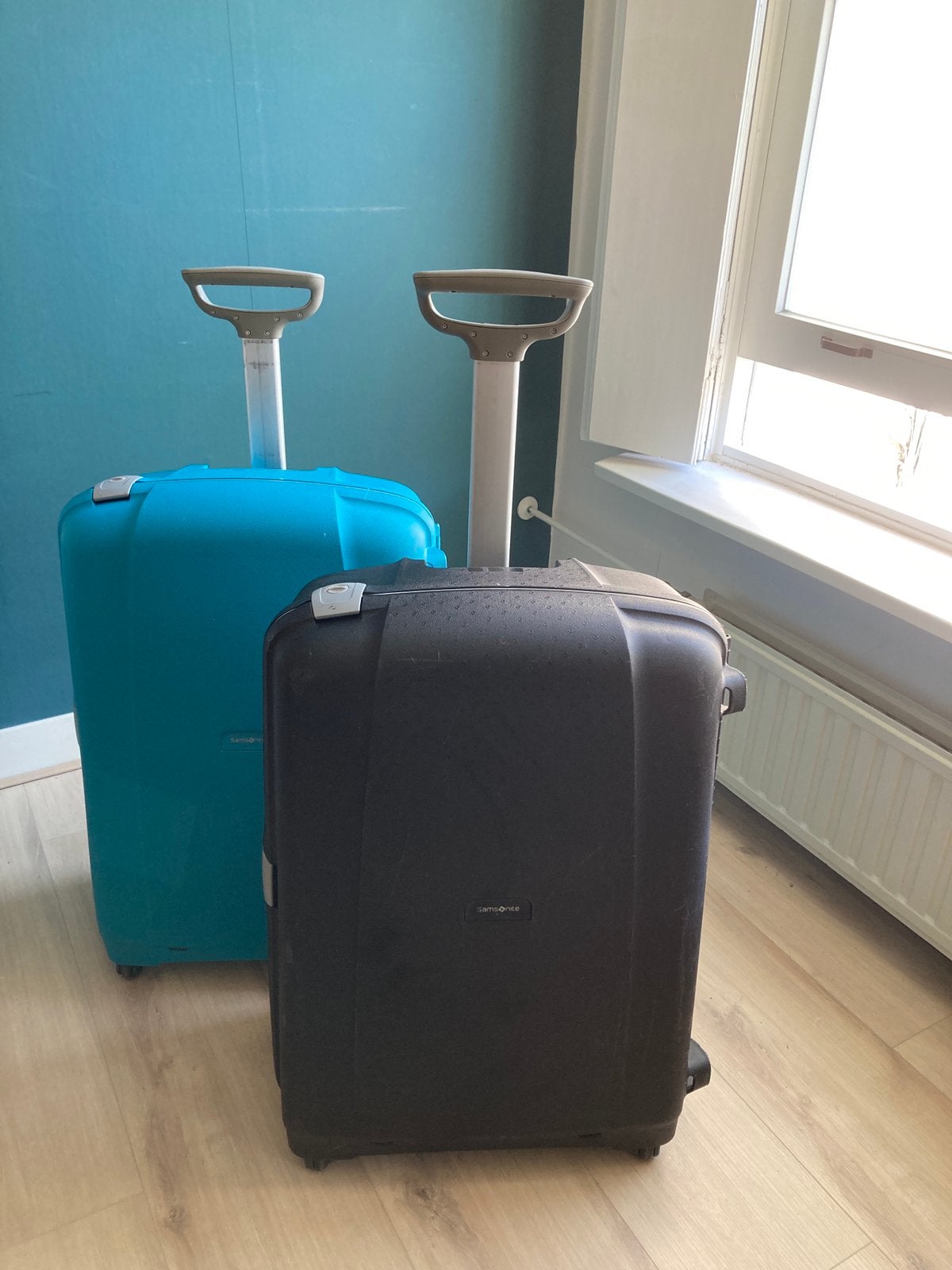 2x Aeris Spinner 75 cm Samsonite koffers zwart en turkoois, Hard kunststof, 45 tot 55 cm, Zo goed als nieuw, 70 cm of meer