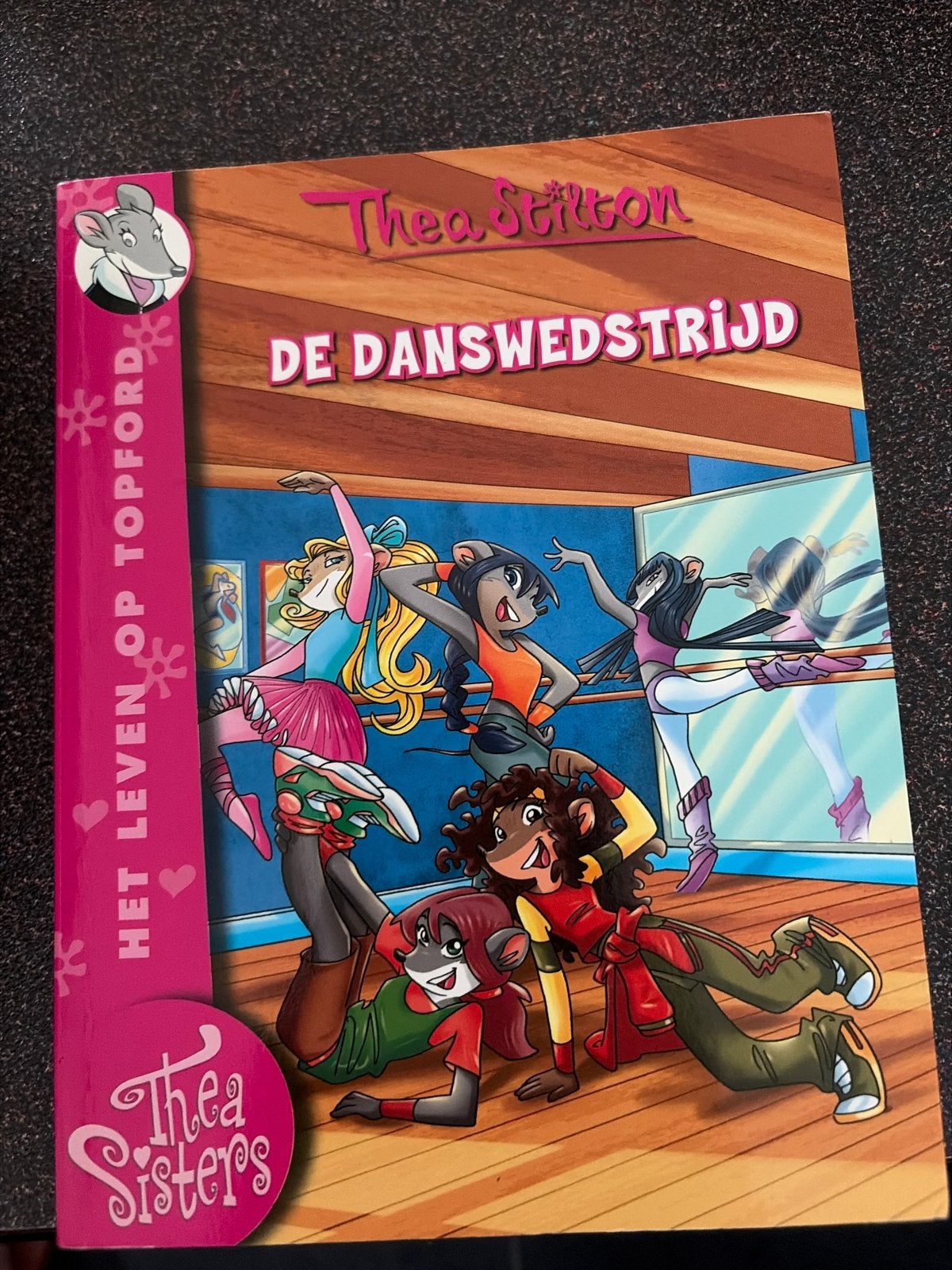 Thea Stilton: De Danswedstrijd - Thea Sisters Avontuur, Boeken, Ophalen of Verzenden, Zo goed als nieuw, Fictie