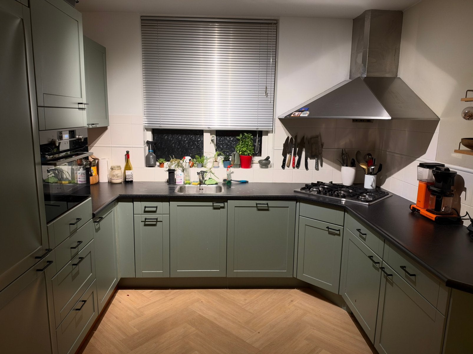 Keuken met apparatuur