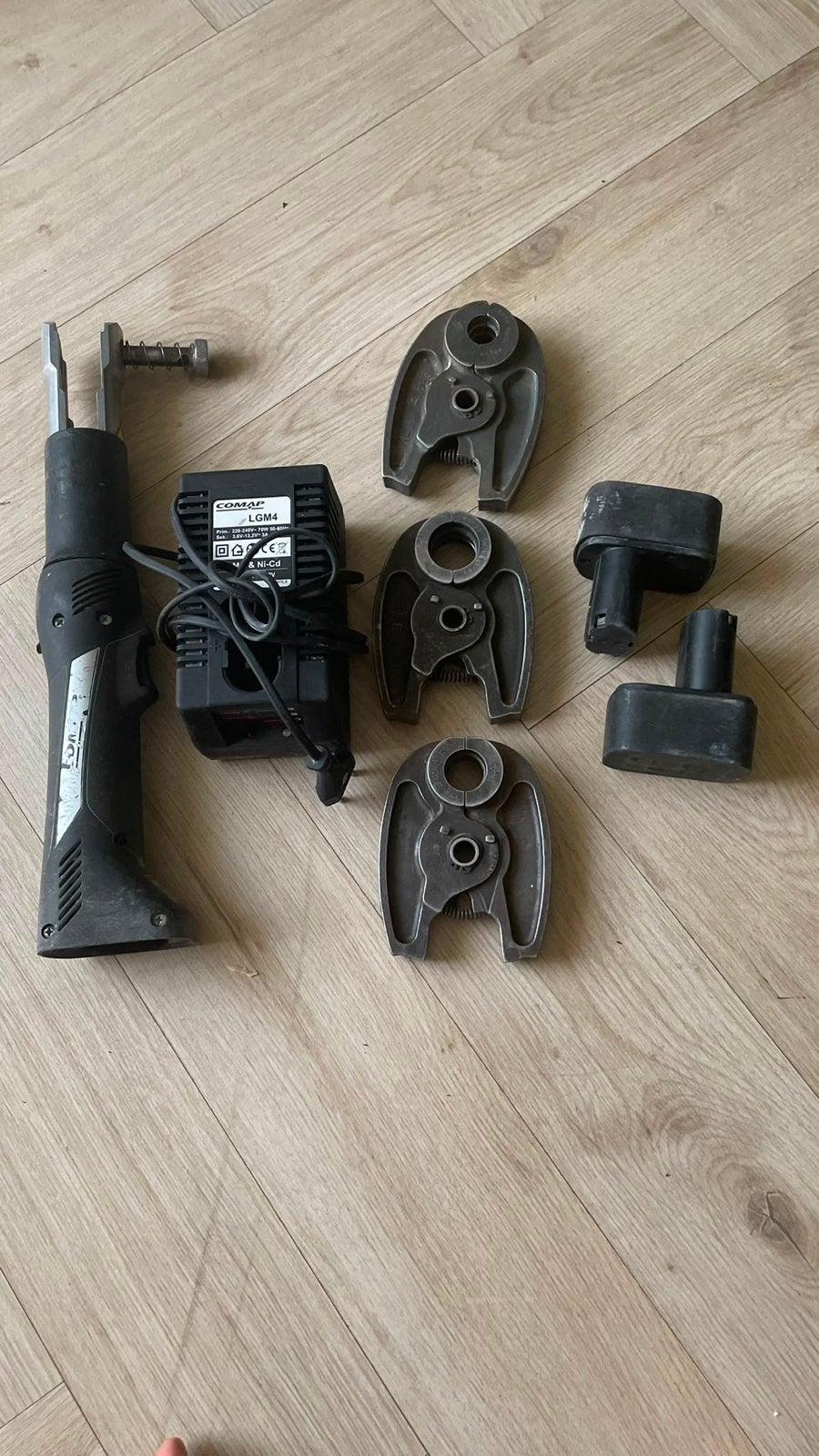 Comap persmachine met toebehoren in koffer, Ophalen of Verzenden, Gebruikt, Overige typen, Overige merken