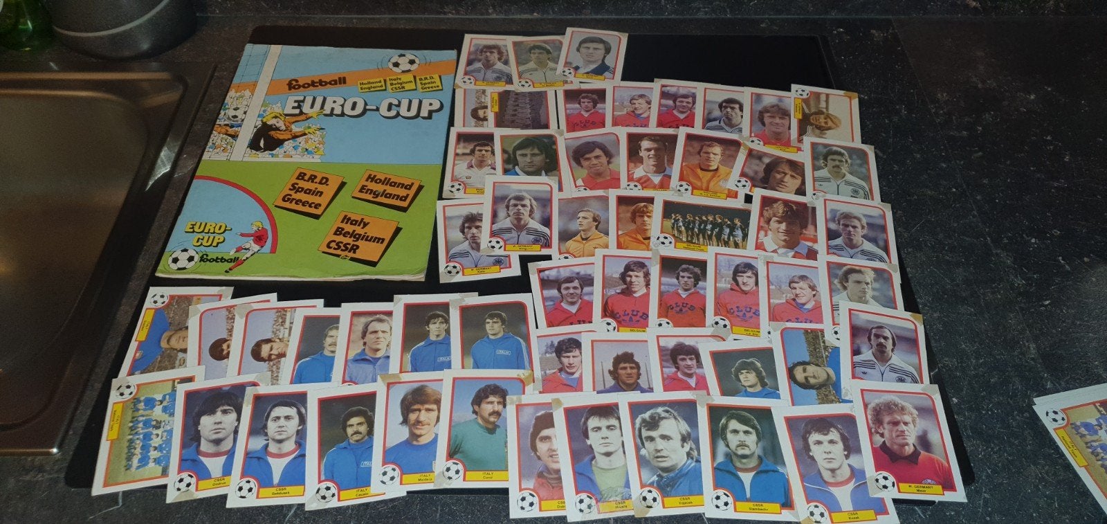 Monty Euro Cup Album met 56 verschillende kaarten., Verzamelen, Verzenden, Gebruikt, Buitenlandse clubs, Poster, Plaatje of Sticker