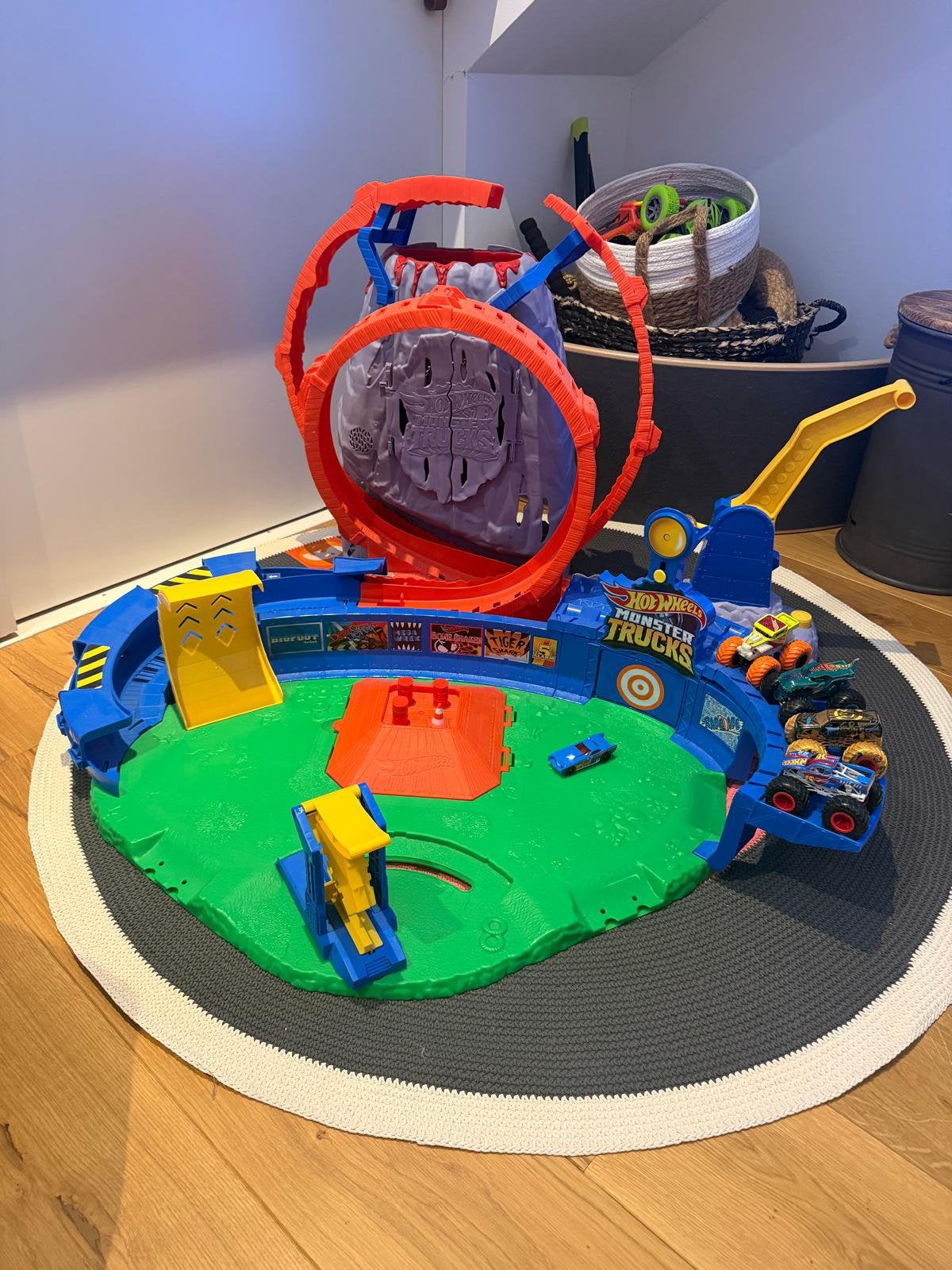 Hotwheels monstertruckbaan, Ophalen, Racebaan, Zo goed als nieuw, Hot Wheels