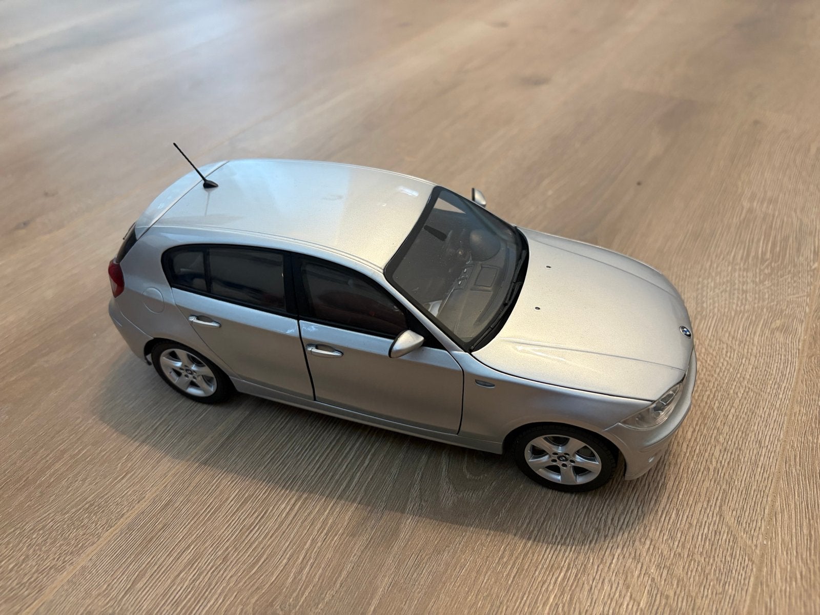 Kyosho BMW 120i modelauto 1:18 zilver met ovp, Ophalen of Verzenden, Nieuw, Auto, Kyosho