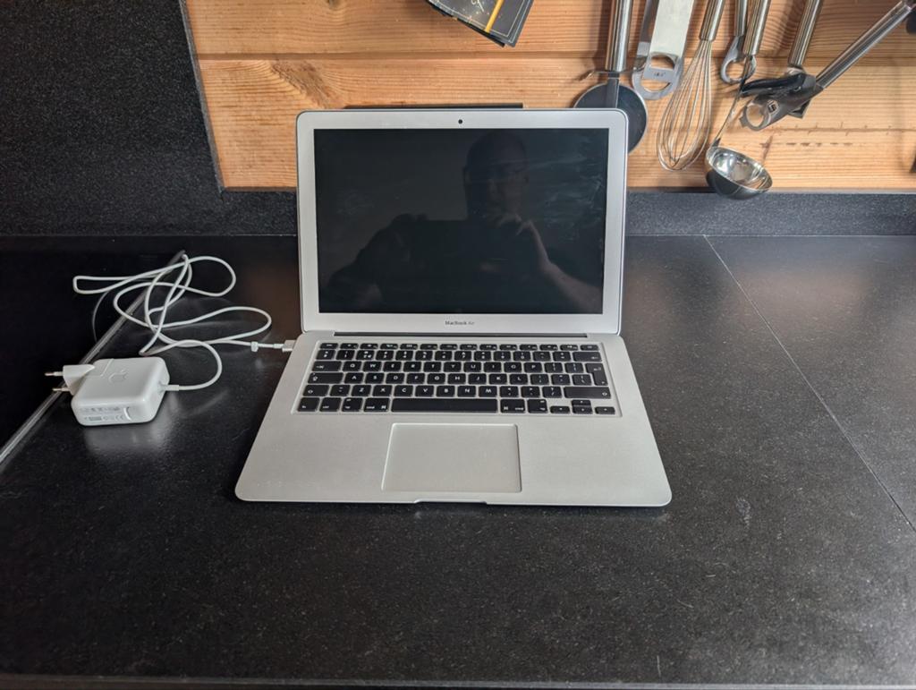Macbook air 2015 dual boot leuk hobby project / servertje, Ophalen, Gebruikt, 13 inch, Minder dan 2 Ghz