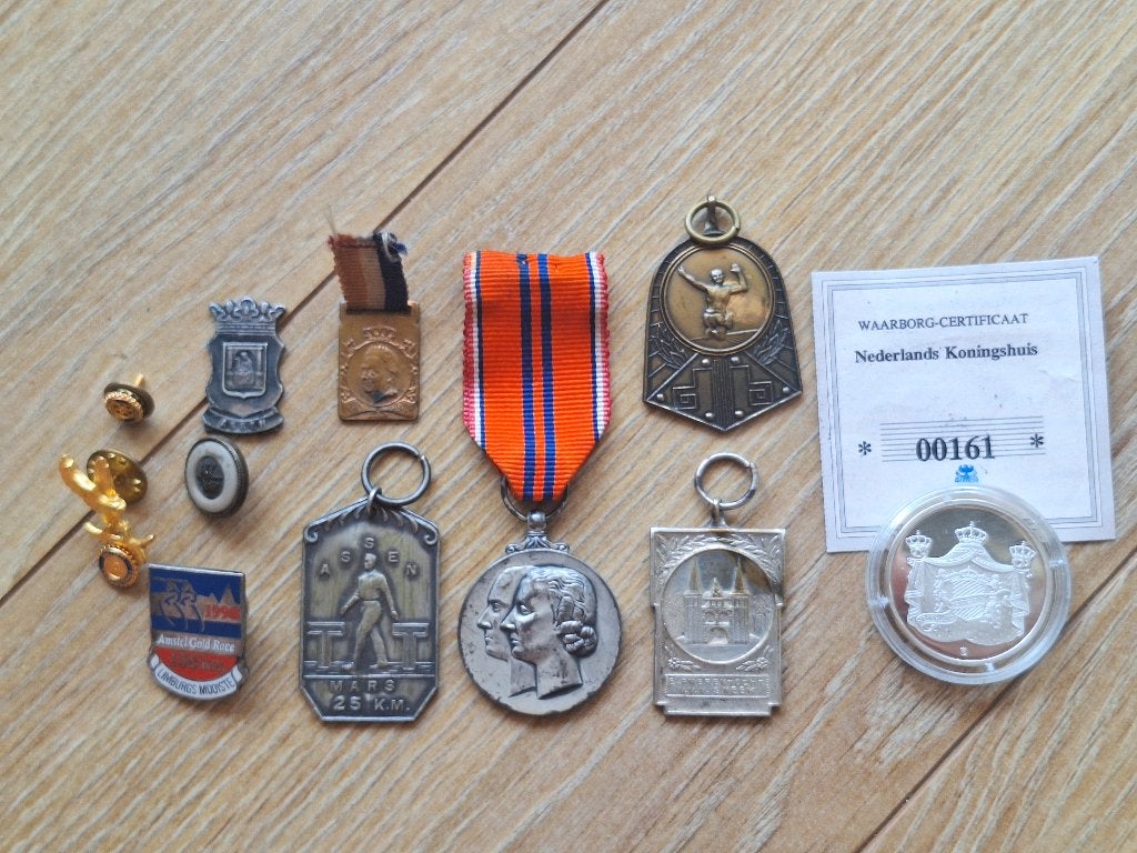 Lot Medailles, Inhuldigingsmedaille 1948, Ophalen of Verzenden, Overige materialen, Nederland