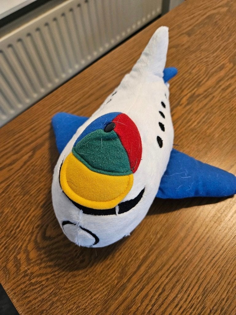 Leuk vliegtuig knuffel, Kinderen en Baby's, Overige typen, Ophalen of Verzenden, Zo goed als nieuw, Middelgroot (20 tot 80 cm)