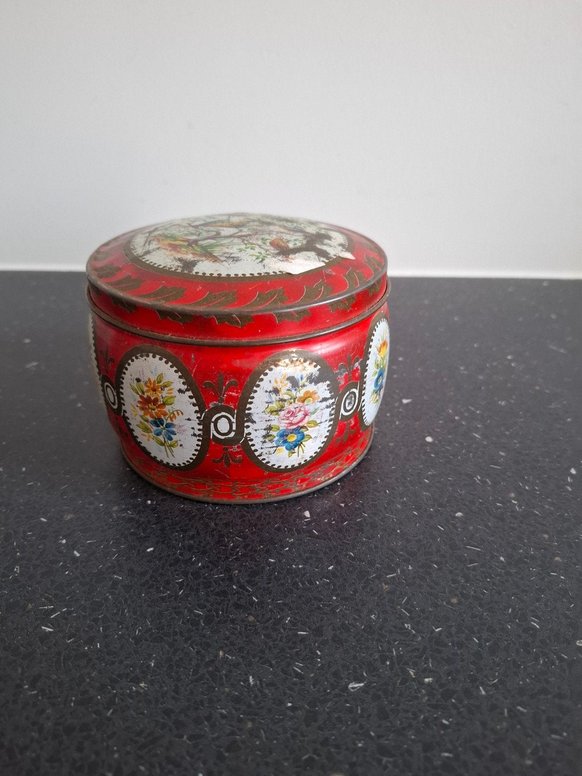 Nostalgische ronde blik met vogel- en bloemmotief, Verzamelen, Ophalen of Verzenden, Gebruikt, Koek(jes), Overige merken