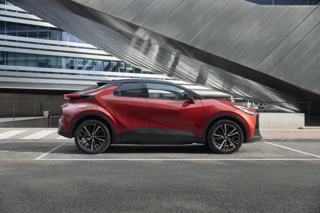 Toyota C-HR 1.8 Hybrid 140 Active €33.850,- RIJKLAAR! Nu, Stof, Euro 6, 4 cilinders, Bedrijf