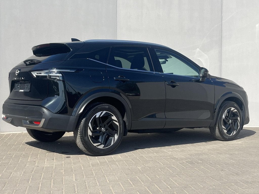 Nissan Qashqai 1.3 MHEV Xtronic N-Connecta / Cold Pack / Pan, 4 cilinders, Leder en Stof, Zwart, 1365 kg