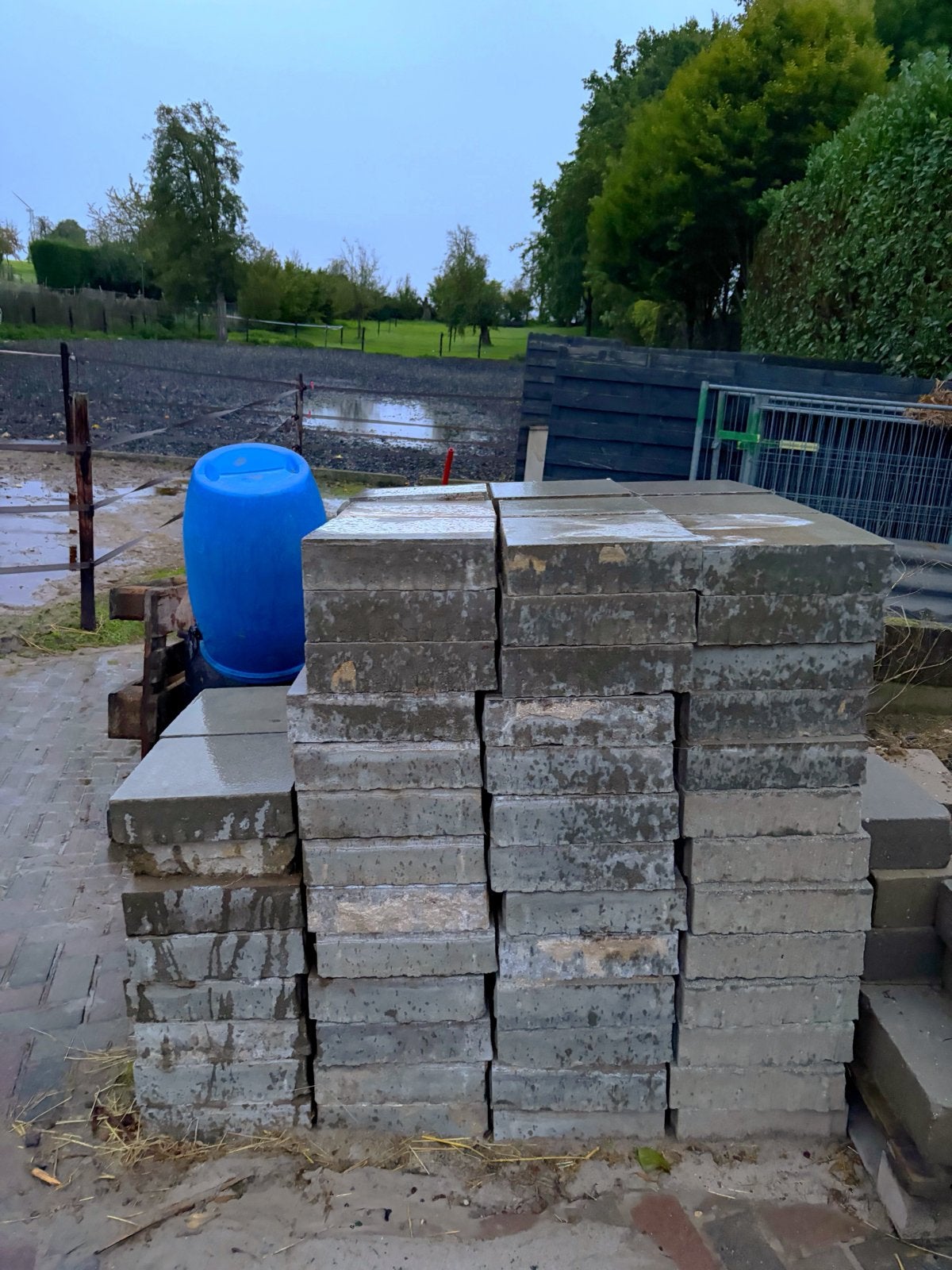 Gratis ophalen- Gebruikte terrastegels -  tuin of oprit, Ophalen, Gebruikt, 10 m² of meer, Beton