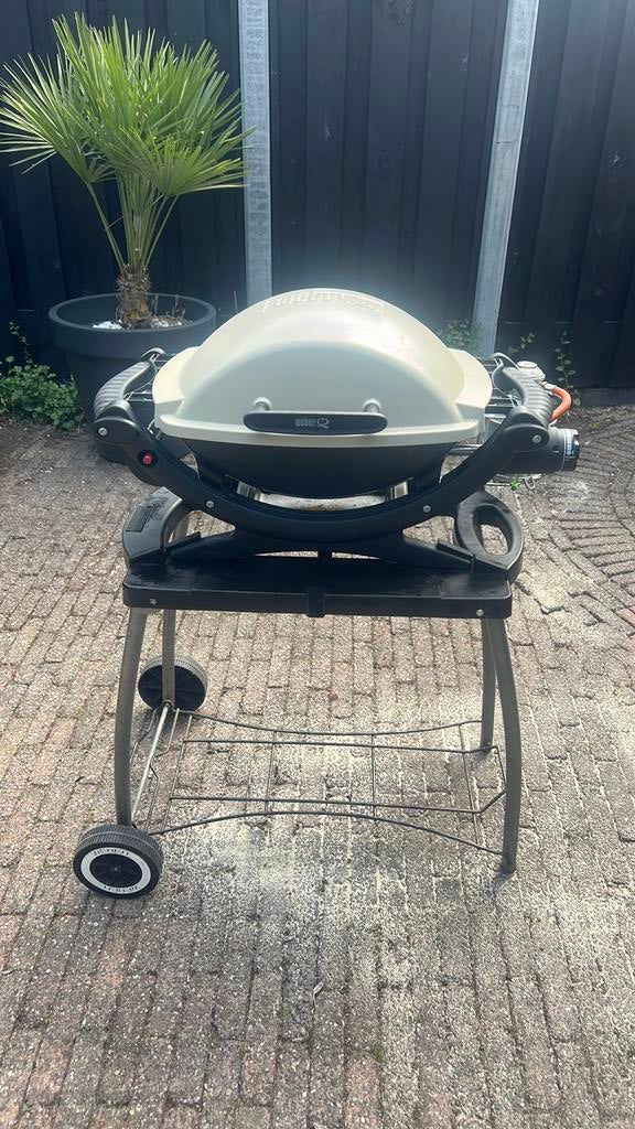 Weber Q100 barbecue  en gasbarbecue hoes 1  Standaard erbij, Ophalen of Verzenden, Gebruikt