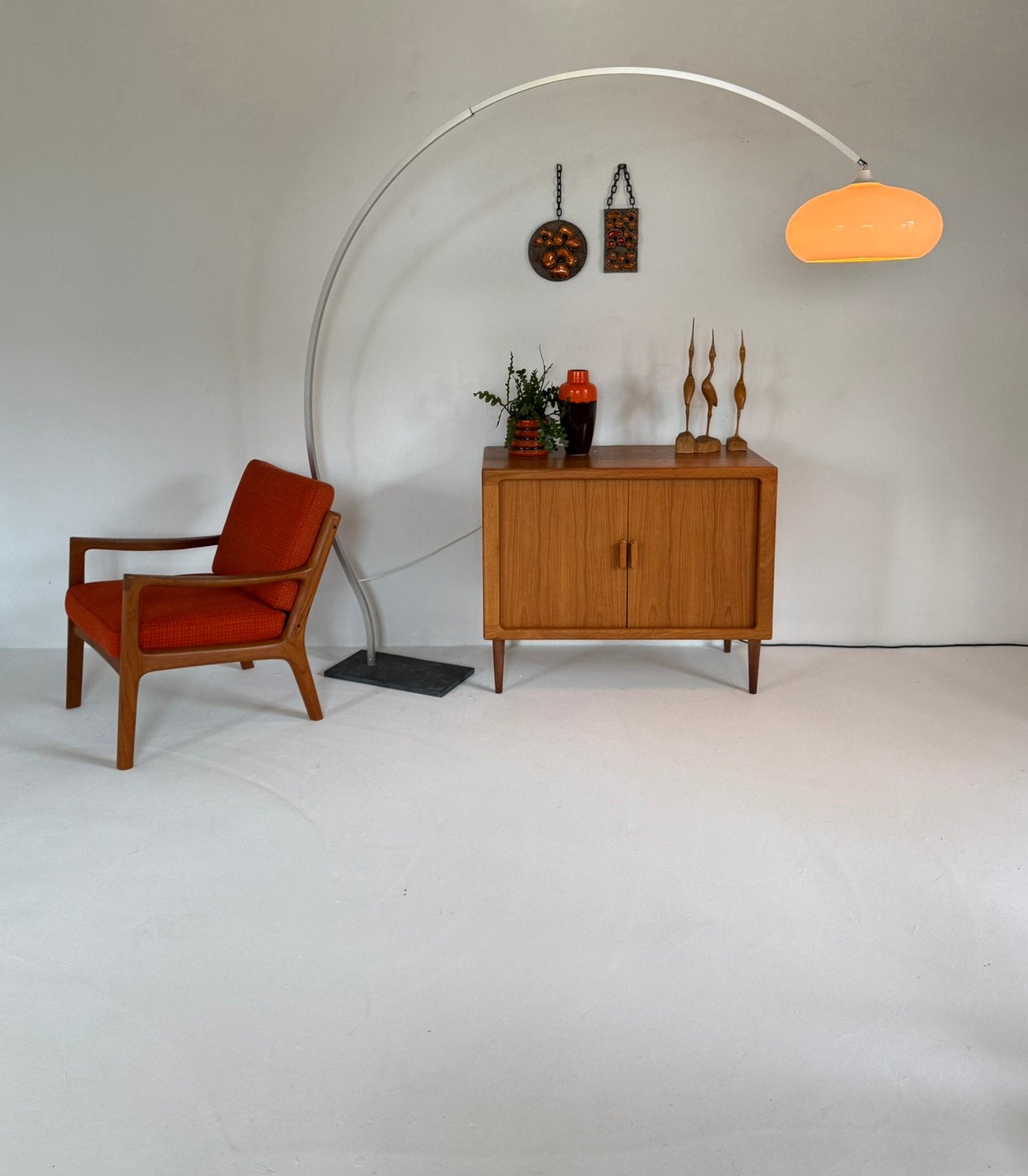 Vintage XXL verstelbare Deense booglamp ‘70, Huis en Inrichting, Vintage retro buisframe design rotan webbing papercord deens