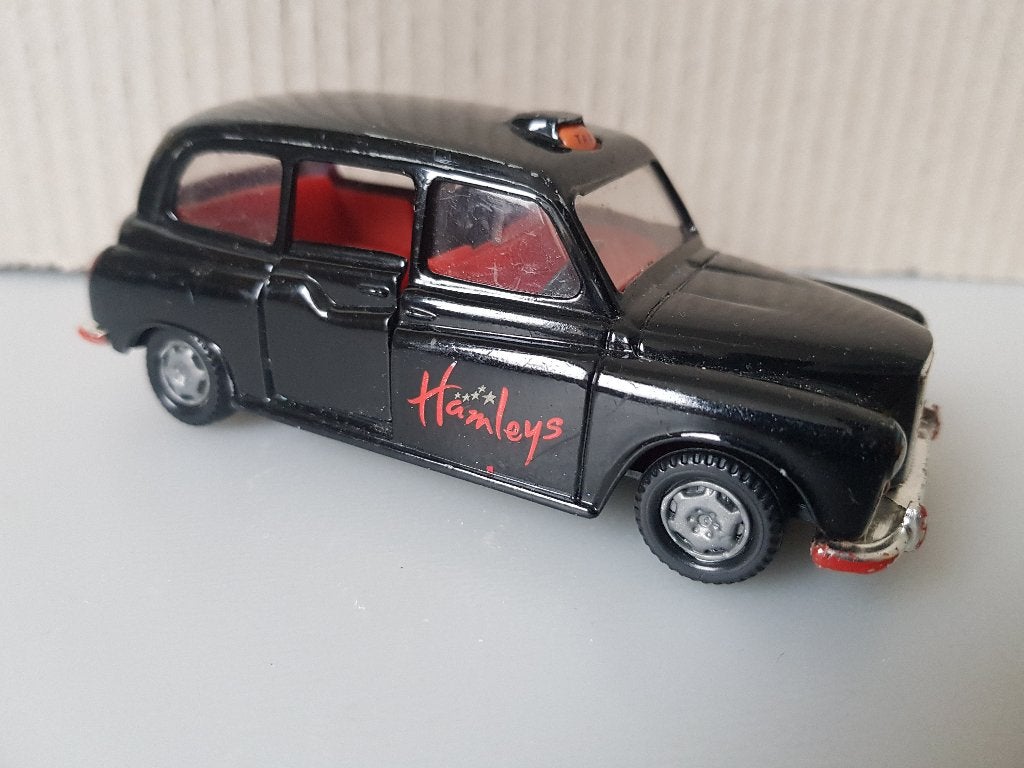 China - Austin FX4 London Taxi Hamleys [zwart] 1/36, Ophalen of Verzenden, Gebruikt, Auto