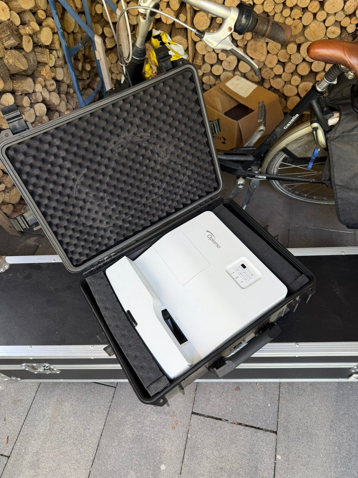 Optoma Full HD Beamer-set met scherm, frame en flightcase, Ophalen, Zo goed als nieuw