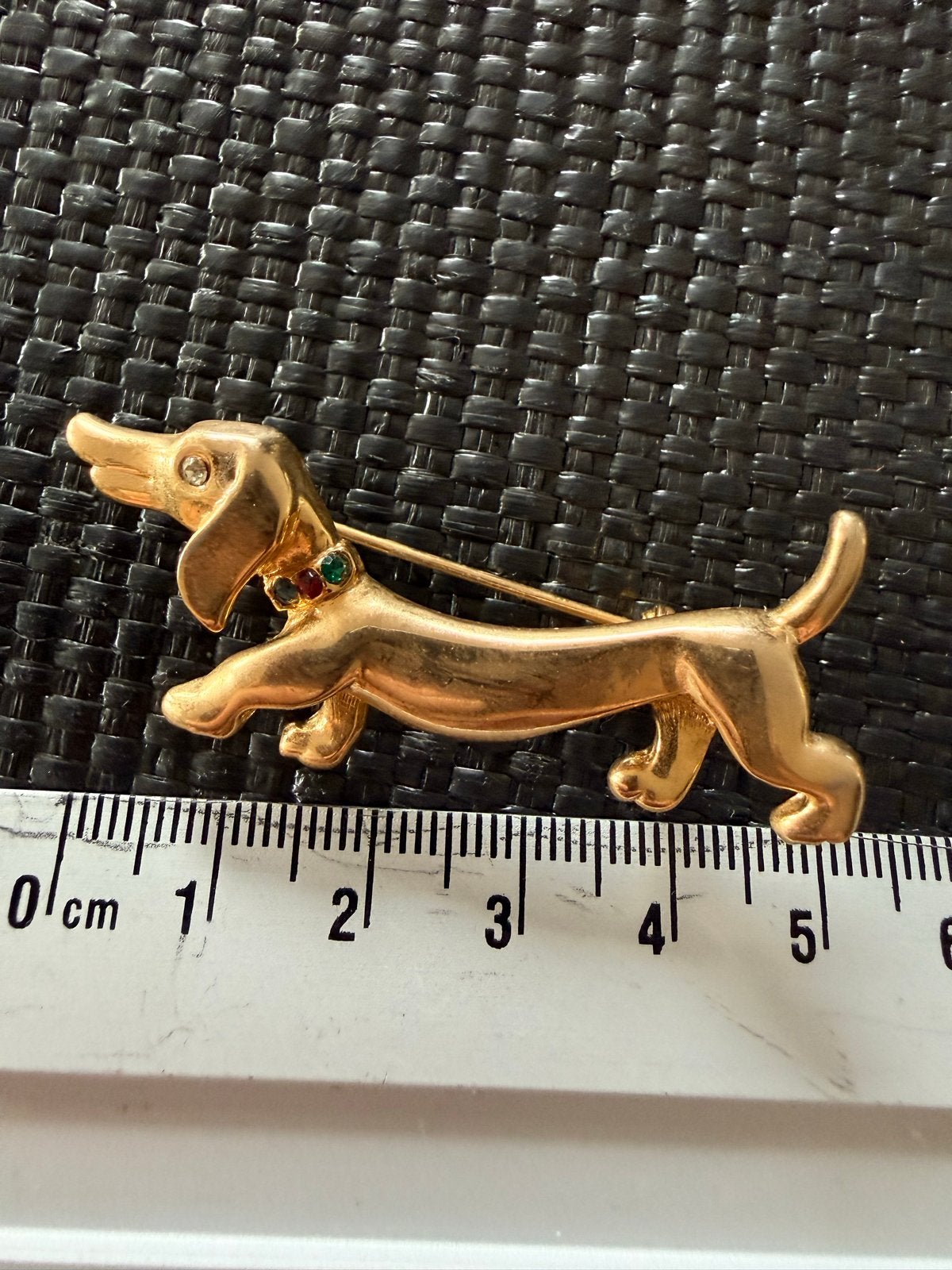 Vintage Teckel Broche met Gekleurde Steentjes, Overige materialen, 4 tot 7 cm, Ophalen of Verzenden, Zo goed als nieuw