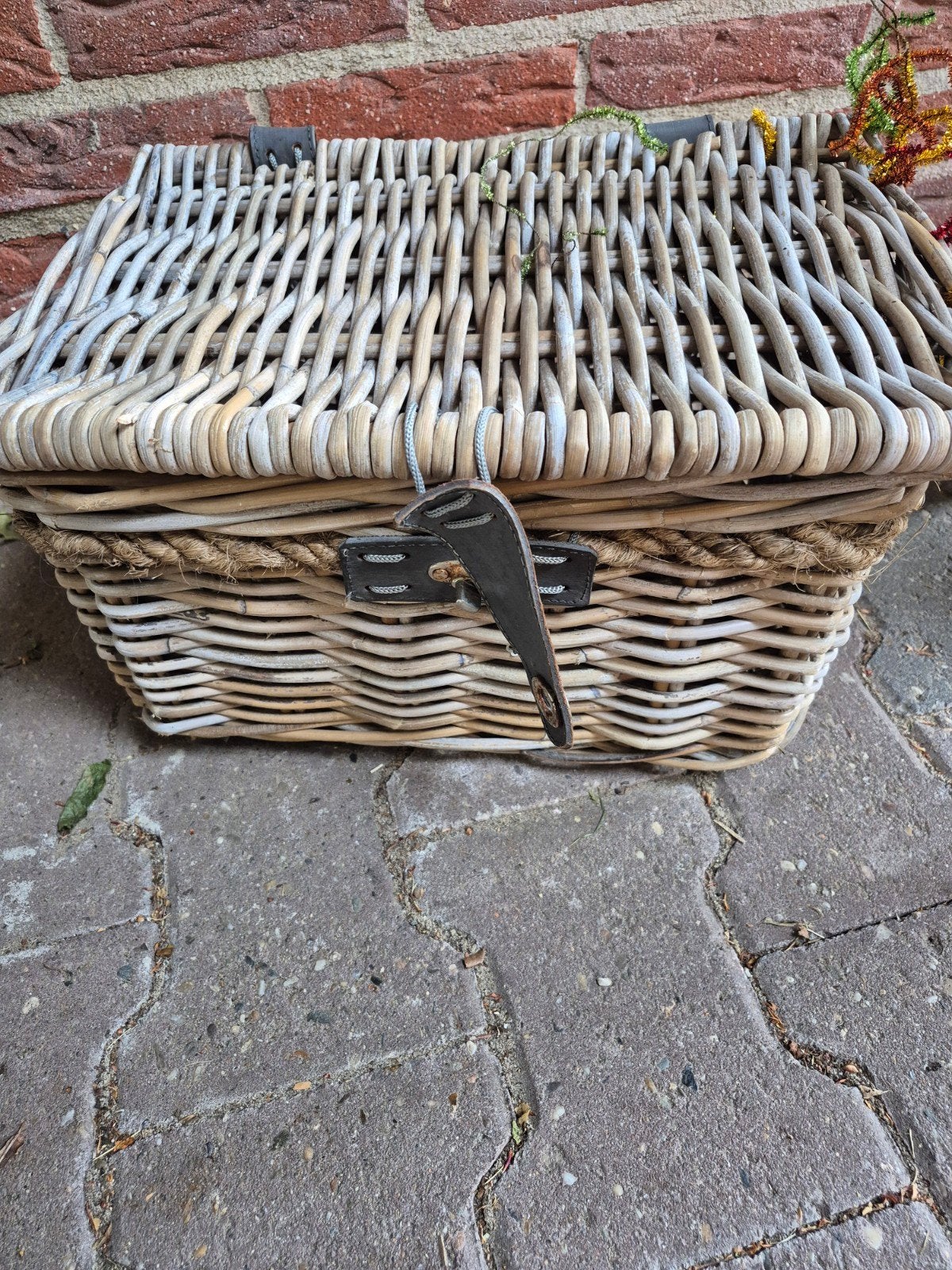Grote rieten picknickmand met sluiting, Ophalen, Gebruikt, Zonder inhoud