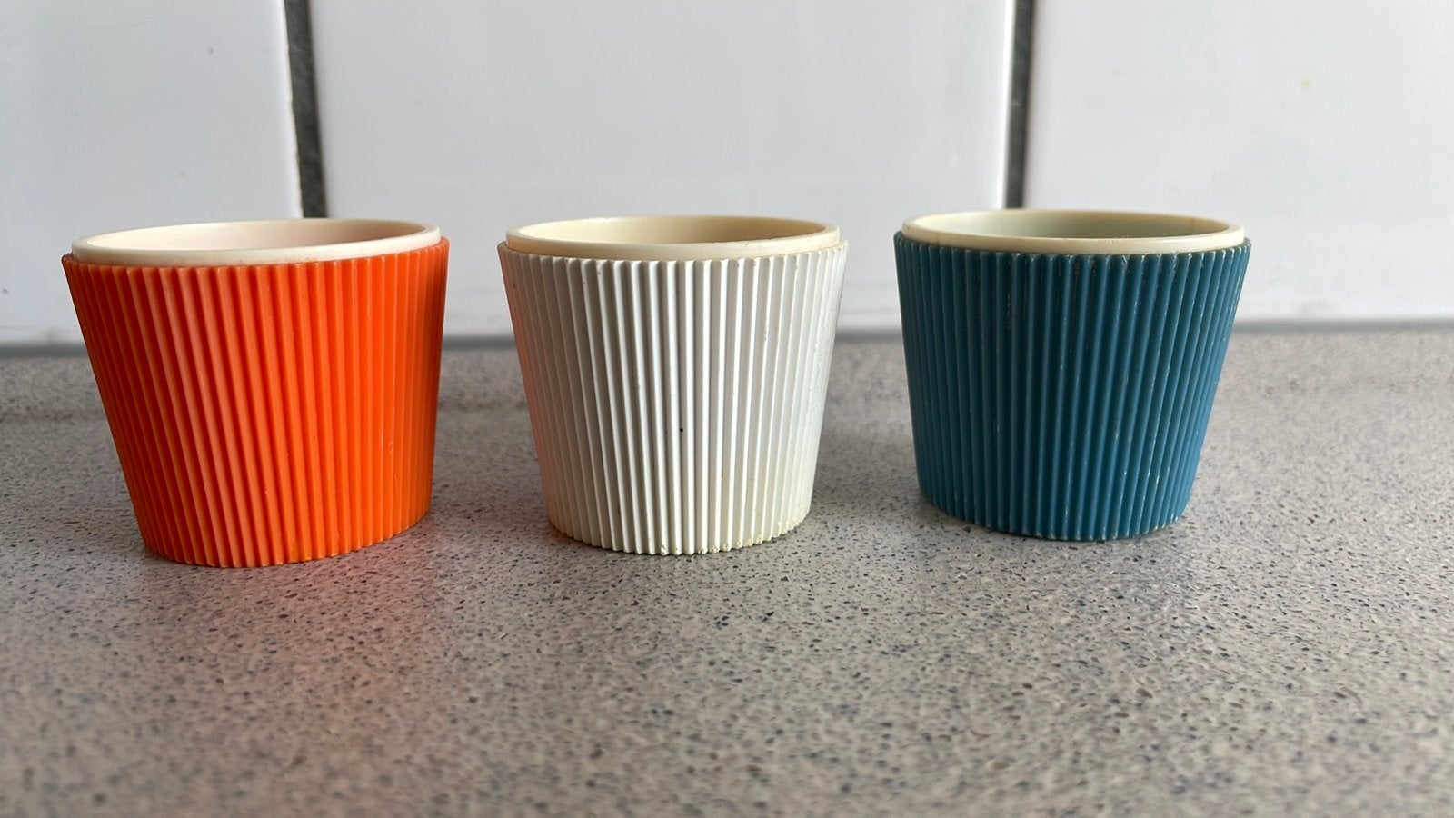 Retro eierdopjes ribbel oranje wit blauw Turkstra, Verzenden, Huis en Inrichting