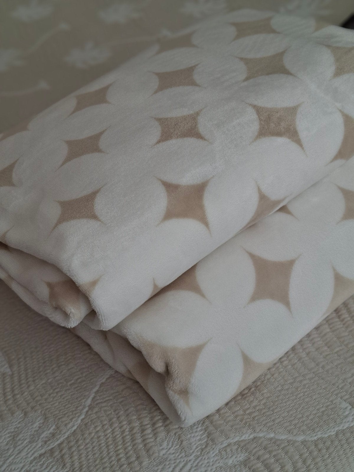 Optidee 2x Optipluche woondeken, wit-beige 150x200 cm, Eenpersoons, Beige, Ophalen of Verzenden, Zo goed als nieuw