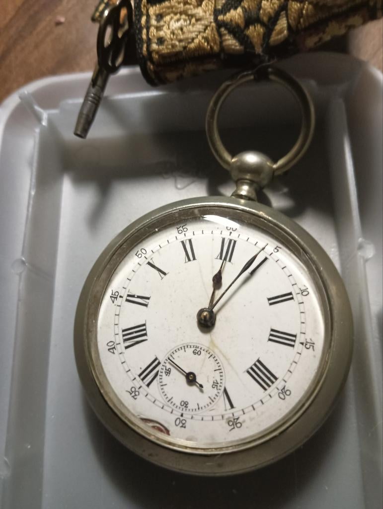 Antiek Zakhorloge opwindbaar met sleutel, Sieraden, Tassen en Uiterlijk, Horloges | Antiek, Zakhorloge, 1900 tot 1930, Met ketting