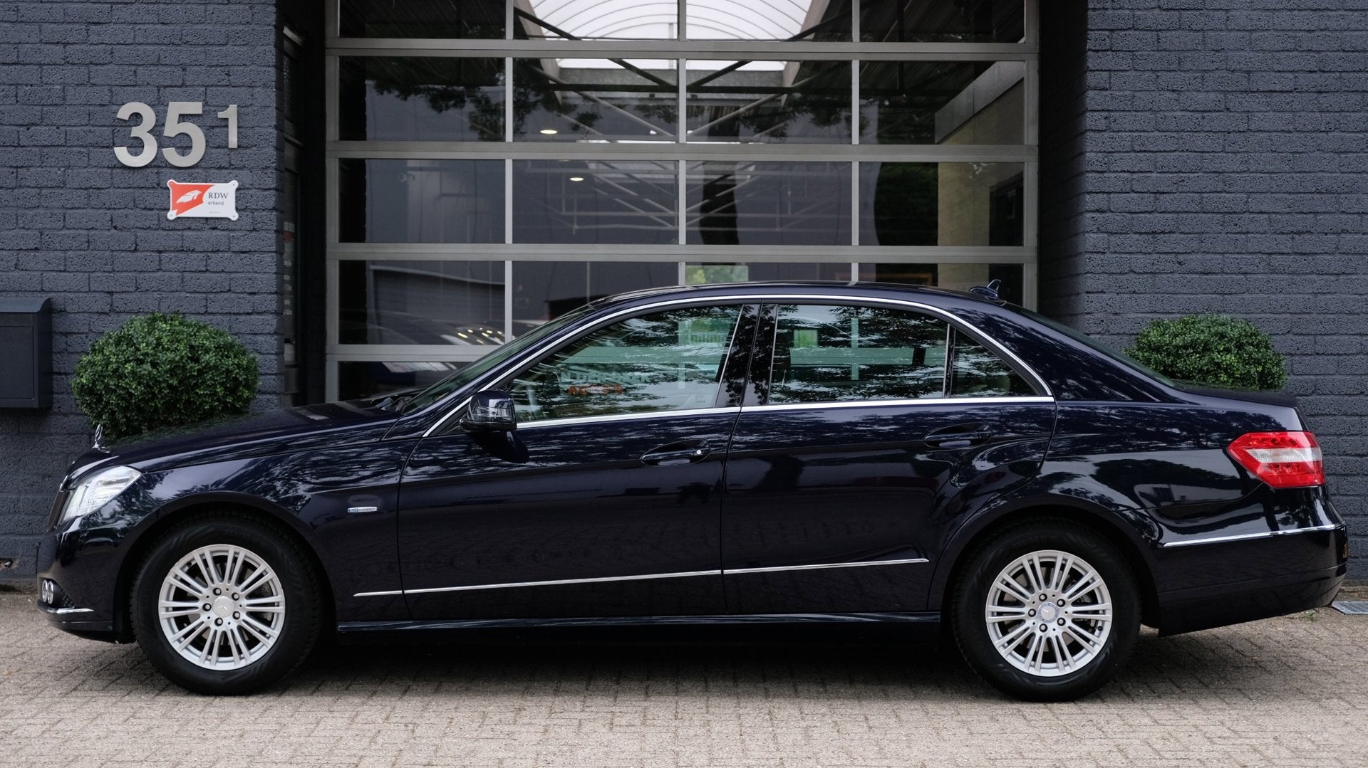 Mercedes-Benz E-klasse 200 CGI Business Class Elegance, Auto's, Euro 5, Achterwielaandrijving, Gebruikt, Beige