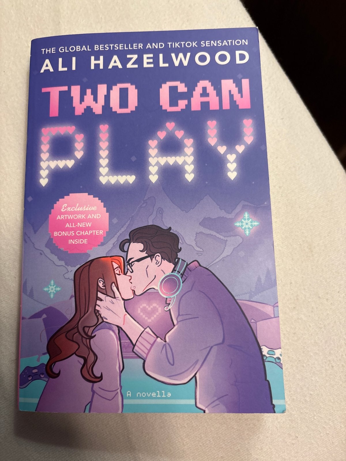 Two Can Play - Ali Hazelwood (TikTok sensatie), Ophalen of Verzenden, Zo goed als nieuw, Europa overig