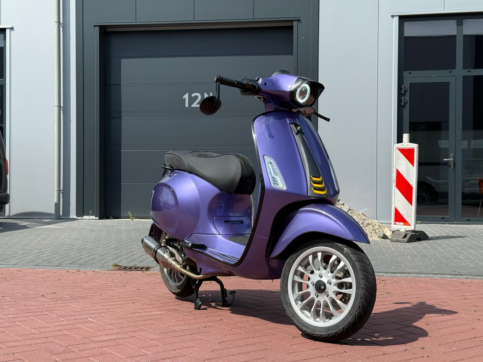 Unieke Vespa Sprint in Porsche Viola Purple Met. en upgrades, Fietsen en Brommers, Ophalen, Overige modellen, Zo goed als nieuw