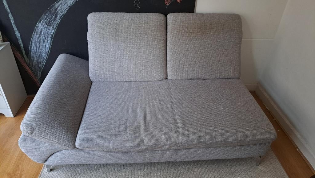 Stijlvolle Willi Schillig design bank met verstelbare rug, Huis en Inrichting, Ophalen, Gebruikt, Tweepersoons, Grijs