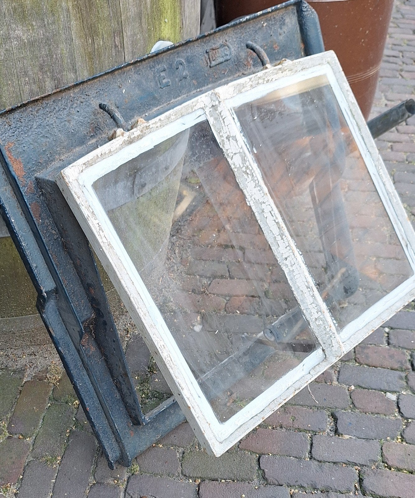 Oud gietijzeren dakraam met intacte ruitjes, Ophalen, Gebruikt, Minder dan 80 cm, Minder dan 80 cm