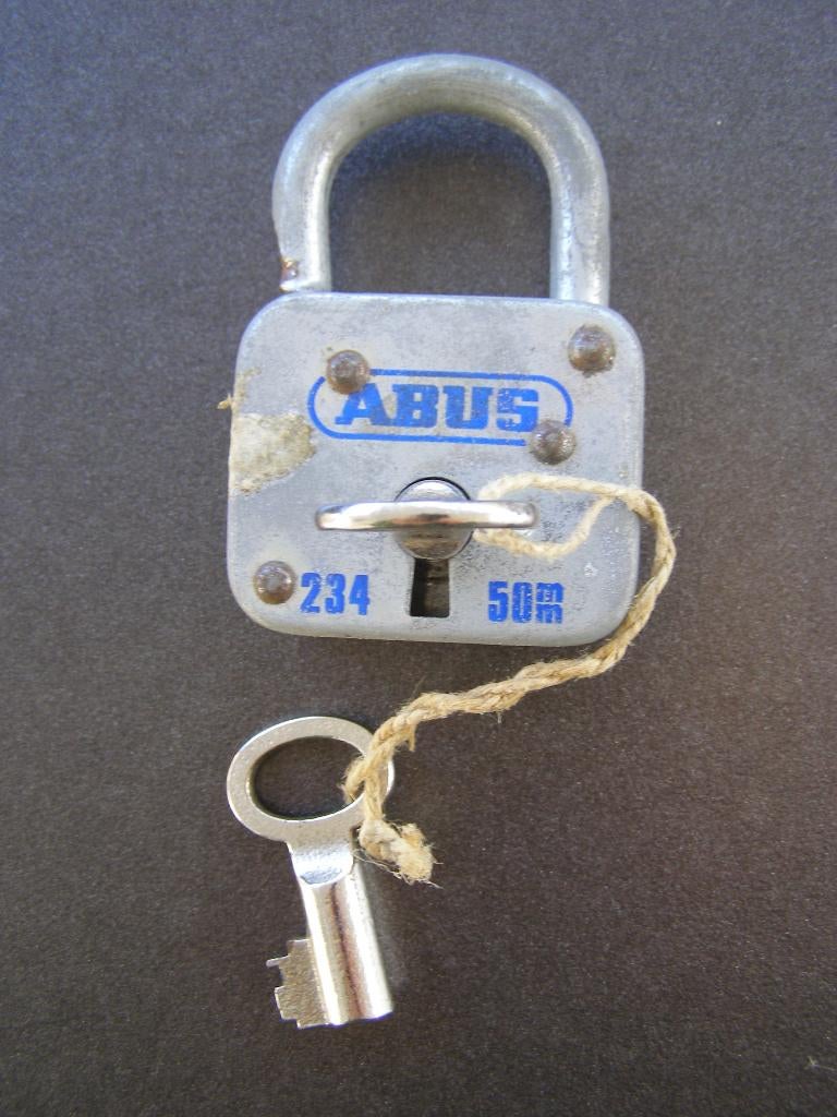 Hangslot ABUS 50 mm, incl 2 sleutels, Doe-het-zelf en Verbouw, Hang- en Sluitwerk, Ophalen of Verzenden, Gebruikt, Rvs, Slot