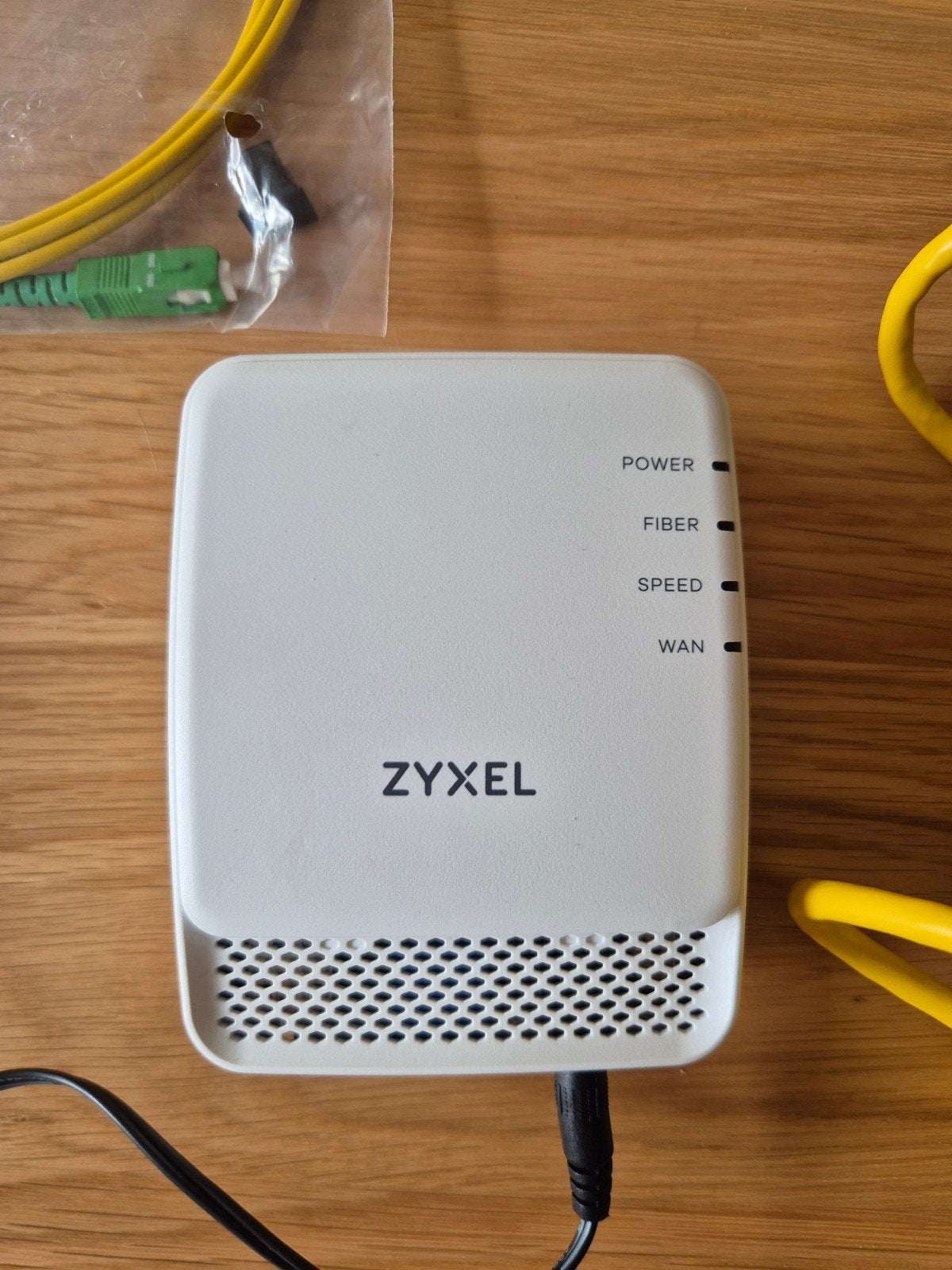 Zyxel FMG3005-R20A P2P Fiber Optic Modem, Ophalen of Verzenden, Zo goed als nieuw
