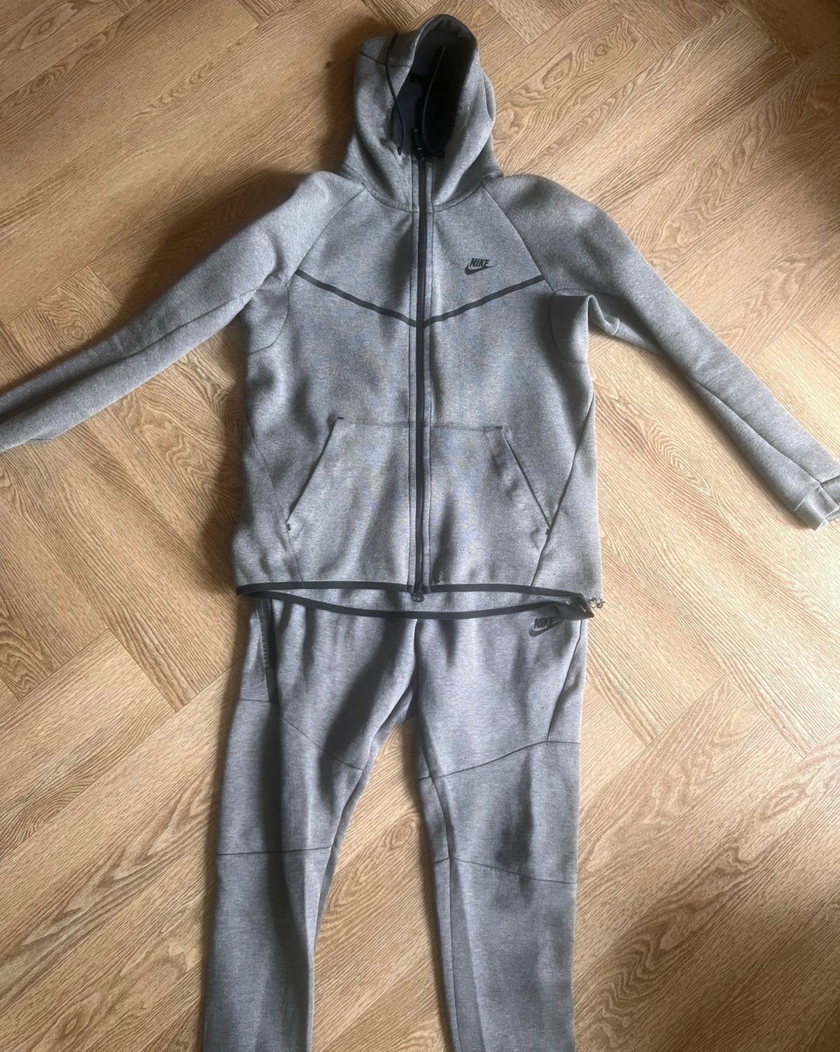 Nike Tech Fleece Trainingspak Grijs - Maat M, Kleding | Heren, Sportkleding, Ophalen of Verzenden, Gedragen
