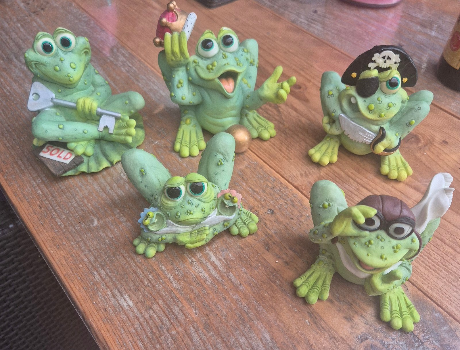 Sprogz kikkers, Ophalen