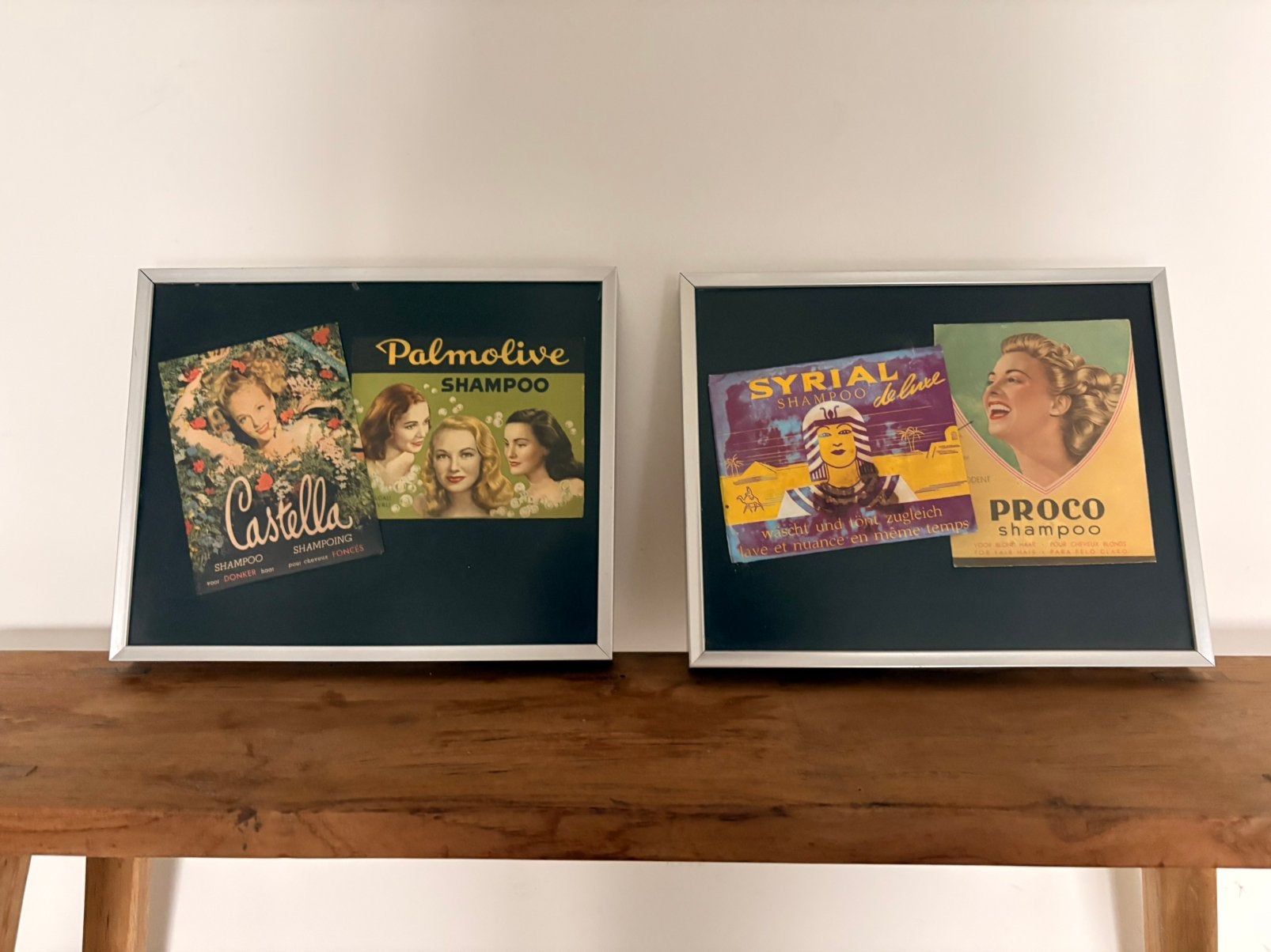 Vintage ingelijste shampoozakjes | Set van 2 schilderijtjes, Verzamelen, Ophalen of Verzenden, Zo goed als nieuw, Verpakking
