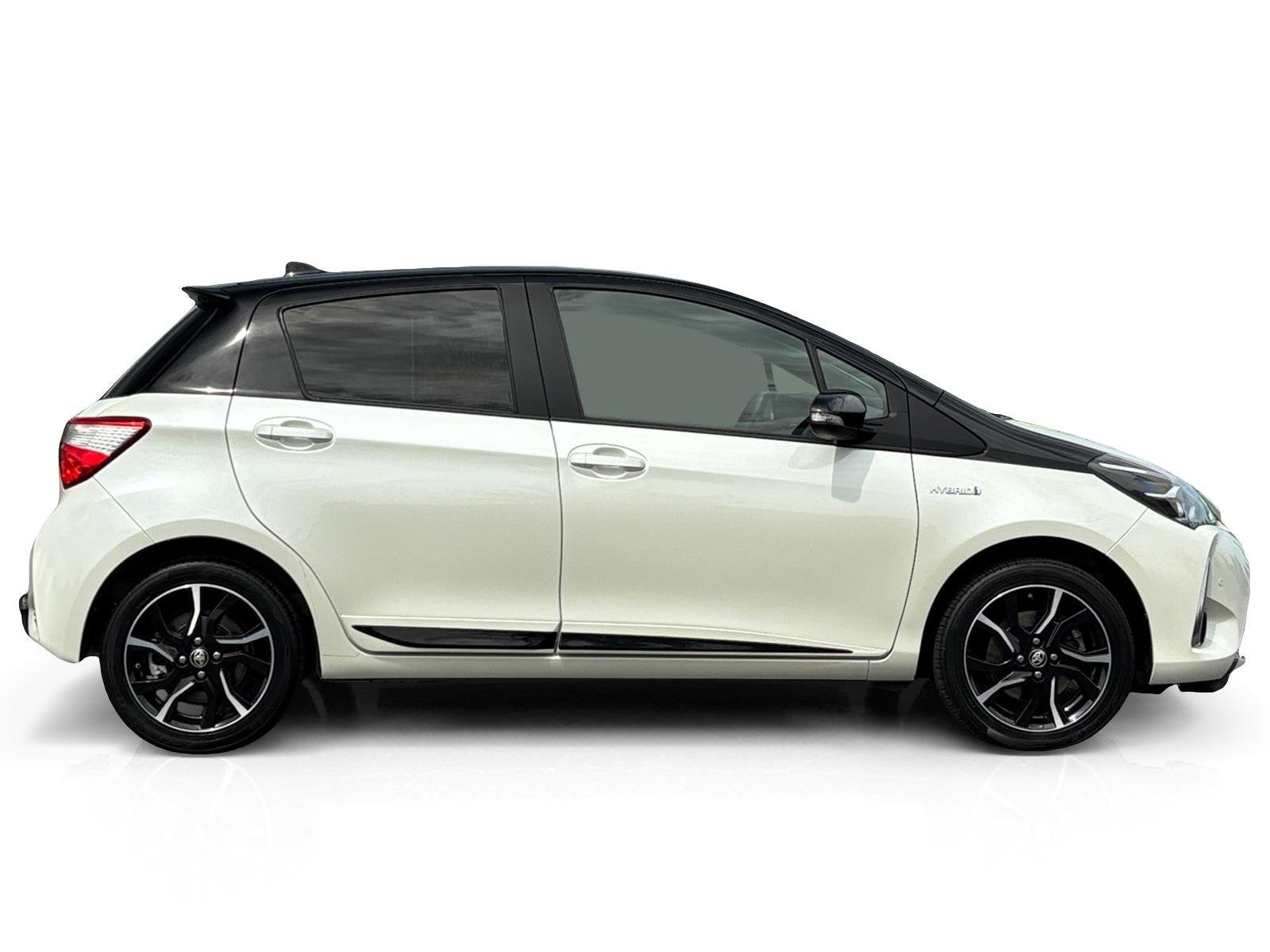 Toyota Yaris 1.5 Hybrid Bi-Tone ✅ Trekhaak ✅ Camera ✅, Gebruikt, Euro 6, 4 cilinders, Origineel Nederlands