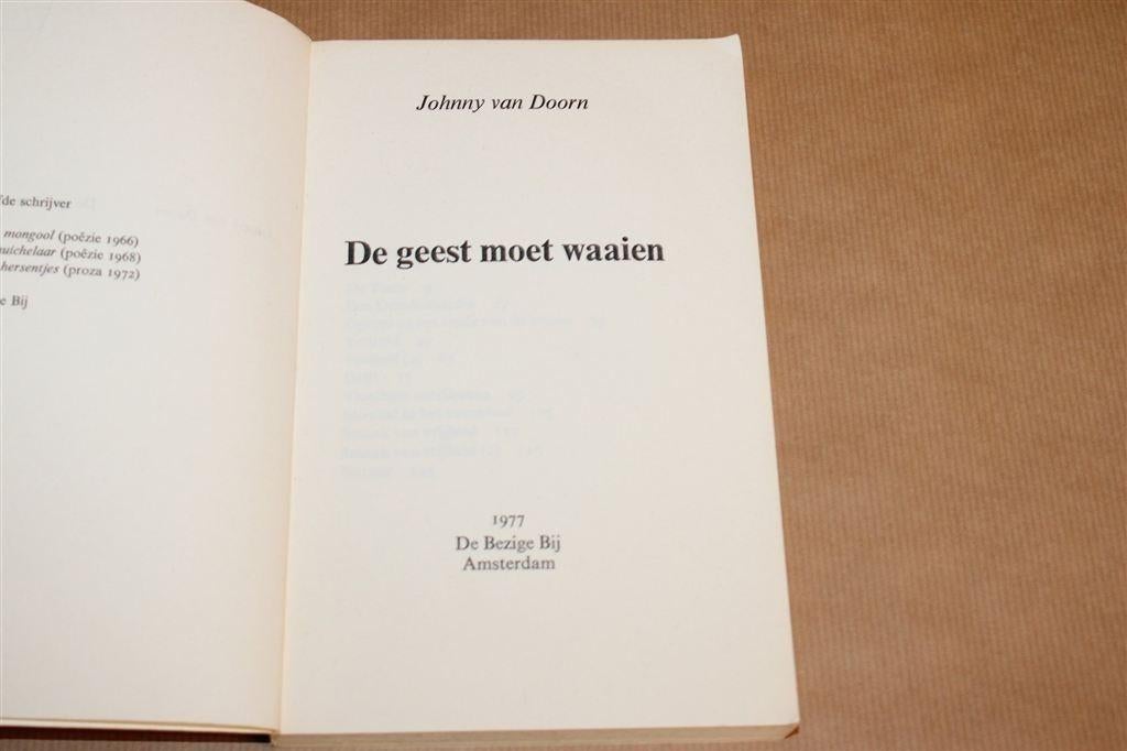 De Geest Moet Waaien — Johnny the Selfkicker Bezige Bij 1977, Ophalen of Verzenden, Gelezen