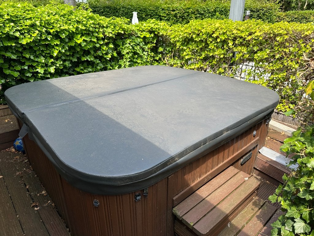 Cover 240 x 240 voor jacuzzi, Tuin en Terras, Ophalen, Zo goed als nieuw, Vast