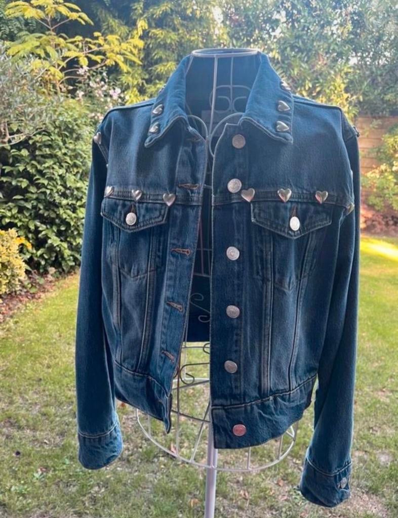 Fabienne Chapot spijkerjasje met hartjes studs XS, Kleding | Dames, Ophalen of Verzenden, Zo goed als nieuw, Maat 34 (XS) of kleiner