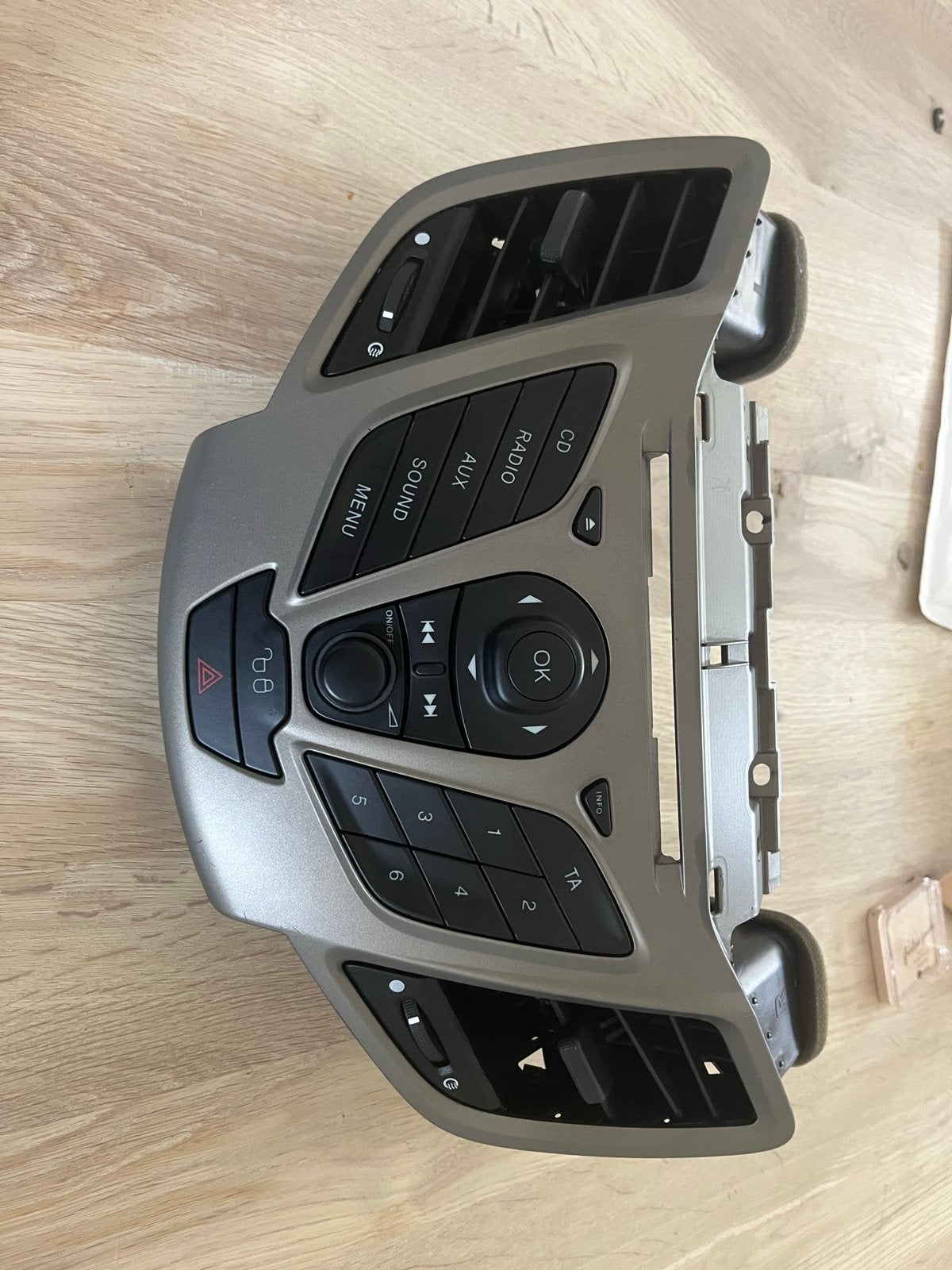 Ford Fiesta Radio Bedieningspaneel met Ventilatie (BA6T18K81, Auto diversen, Ophalen of Verzenden, Gebruikt