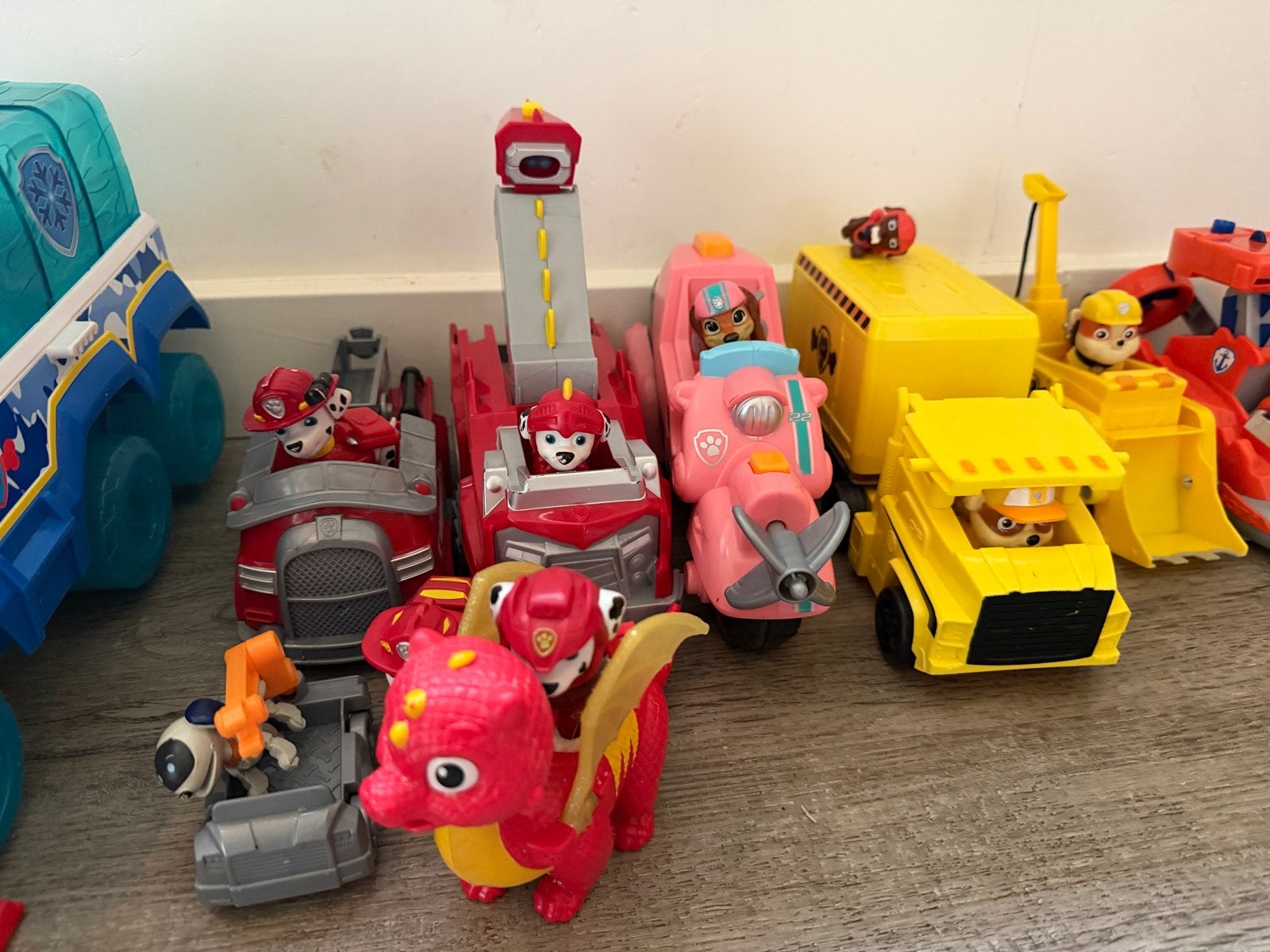 Grote Paw Patrol speelgoedcollectie met voertuigen en toren, Ophalen, Gebruikt