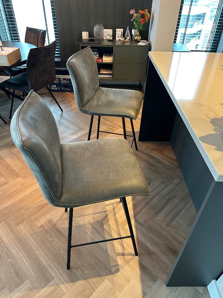 2 barkrukken Palazzo 65 cm, kenia leer antraciet, Ophalen, 60 tot 90 cm, Zo goed als nieuw, Leer